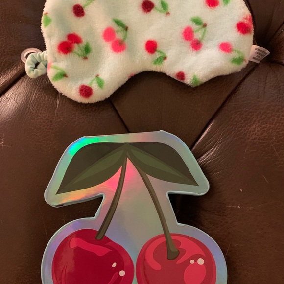Cherry 🍒 pack! Eyeshadow & sleep mask, - Picture 2 of 6